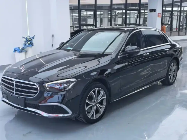 Фотография автомобиля — Mercedes-Benz E-Class