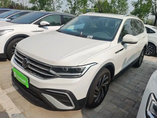 Фотография автомобиля — Volkswagen Tiguan L