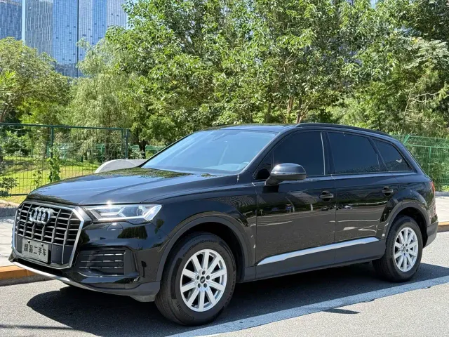 Фотография автомобиля — Audi Q7