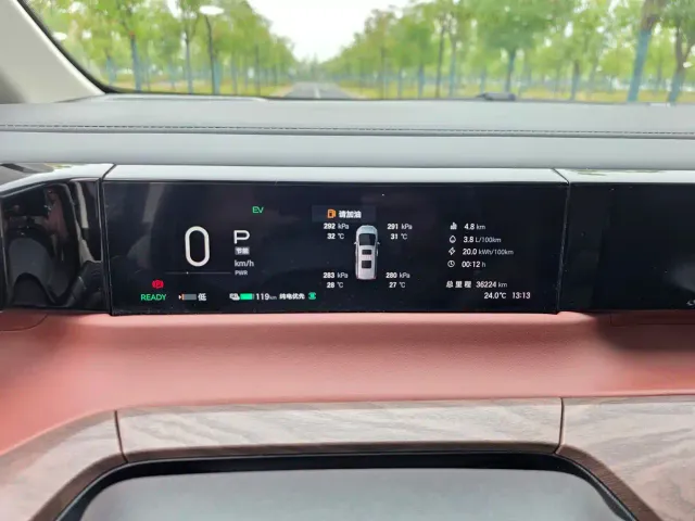 GAC Trumpchi E8 — Фото автомобиля 13