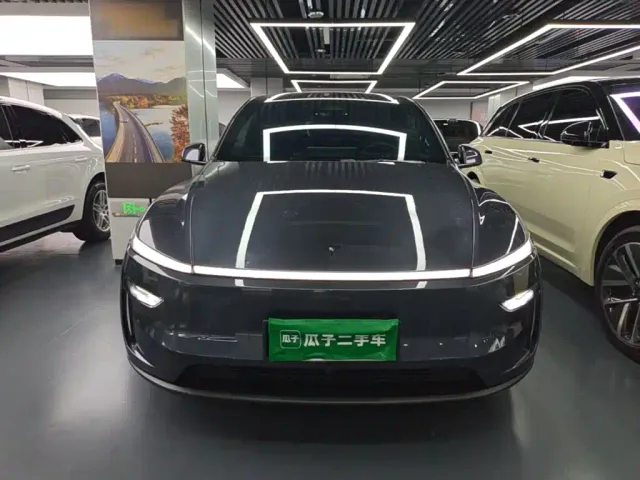 Tesla Model Y L — Фото автомобиля 2