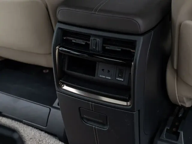 Toyota Alphard 2024 Hybrid 2.5L Prestige Edition — Фото автомобиля 24