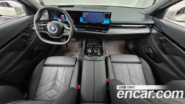 BMW 5 Series G60 — Фото автомобиля 10