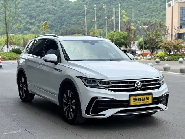 Volkswagen Tiguan L — Фото автомобиля 3