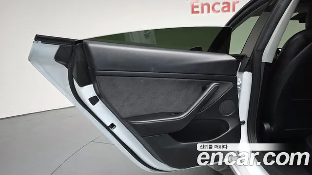 Tesla Model 3 — Фото автомобиля 14