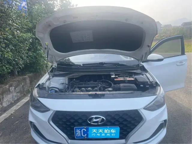Hyundai Elantra — Фото автомобиля 3