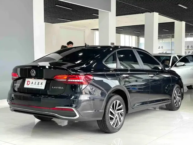 Volkswagen Lavida — Фото автомобиля 20