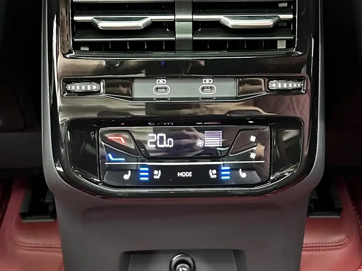Audi Audi Q6 2024 50 TFSI quattro Xing Yun Flying Rider Package 6-seater — Фото автомобиля 22