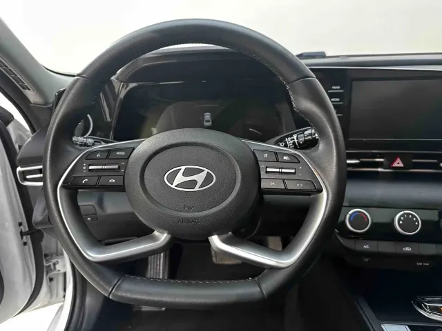 Hyundai Elantra — Фото автомобиля 12
