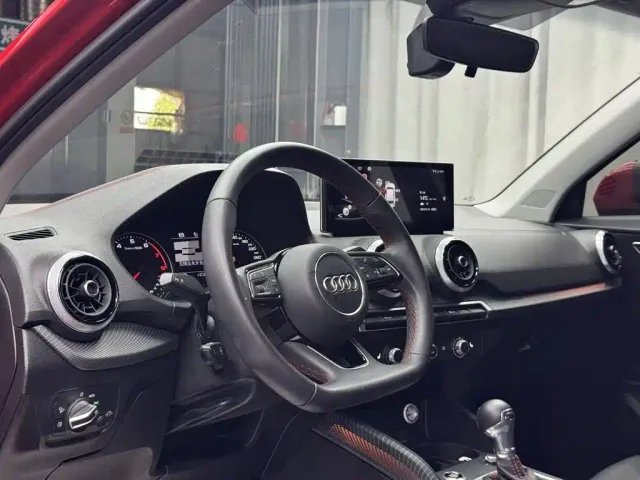 Audi Q2L — Фото автомобиля 5