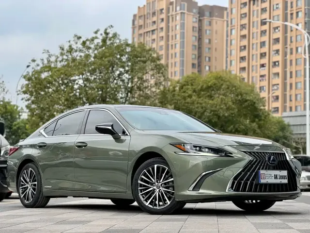 Lexus Lexus ES 2022 300h Ultimate Edition — Фото автомобиля 3