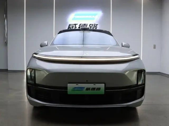 Li Auto L8 — Фото автомобиля 2