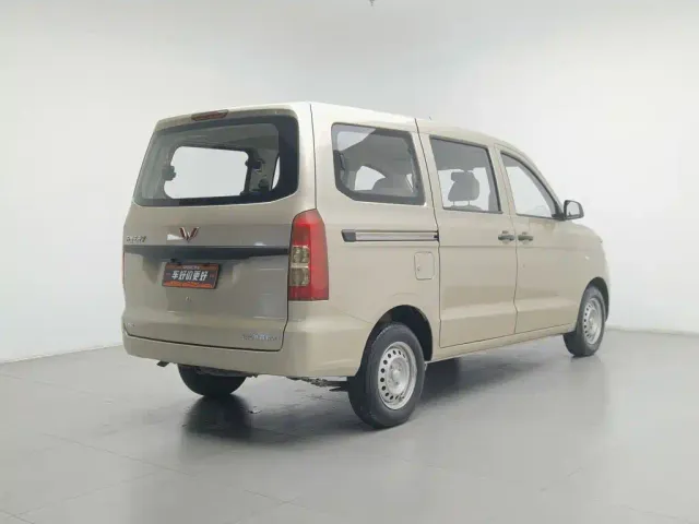 Wuling Hongguang V — Фото автомобиля 2
