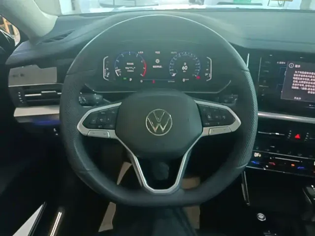 Volkswagen Passat — Фото автомобиля 10