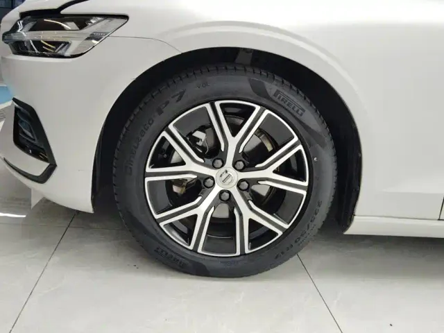 Volvo S60 — Фото автомобиля 6