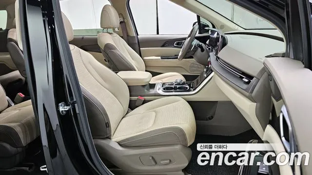 Kia Canival — Фото автомобиля 11