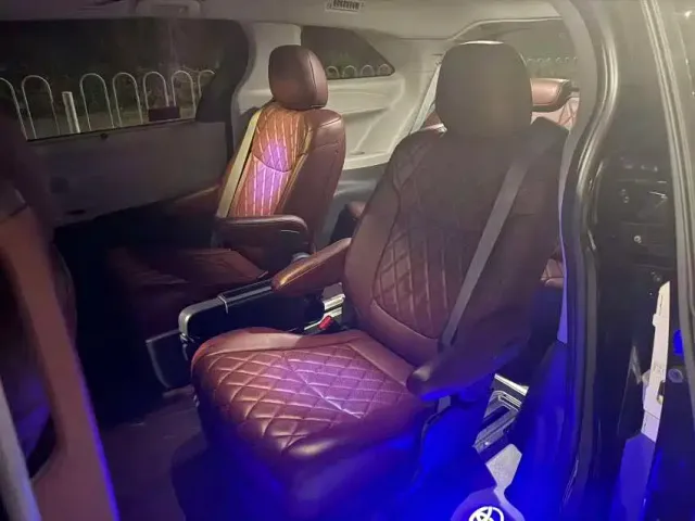 Toyota Sienna — Фото автомобиля 6