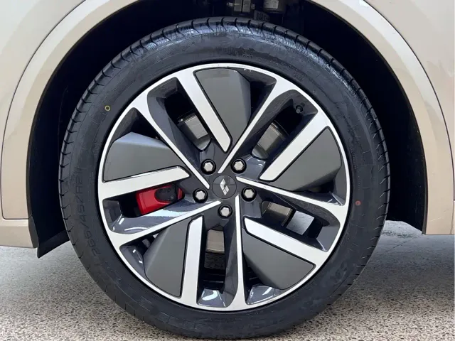Li Auto L9 — Фото автомобиля 9