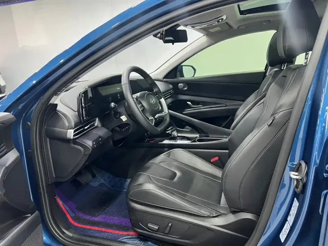 Hyundai Elantra 2022 1.5L CVT LUX Premium Edition — Фото автомобиля 9
