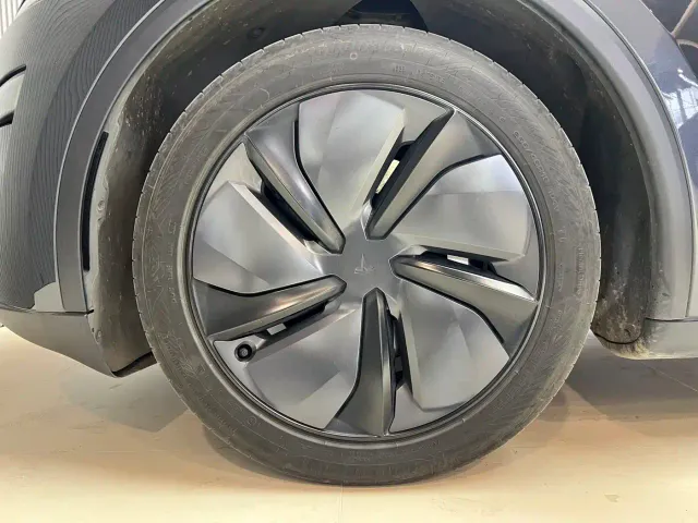 Tesla Model Y — Фото автомобиля 19