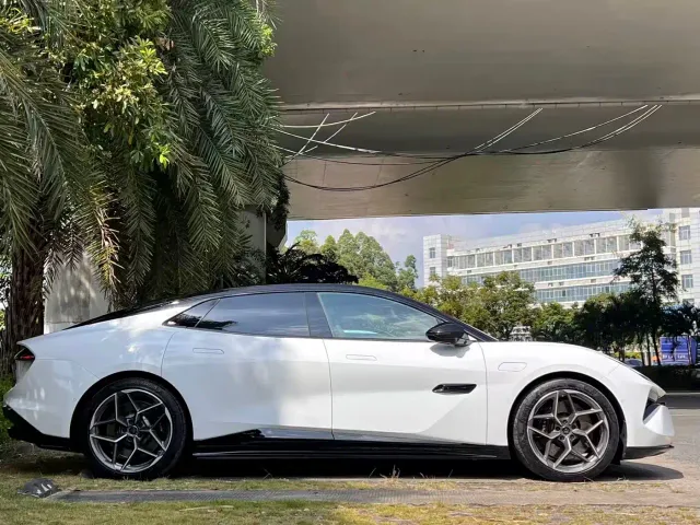 Lotus Emeya — Фото автомобиля 8
