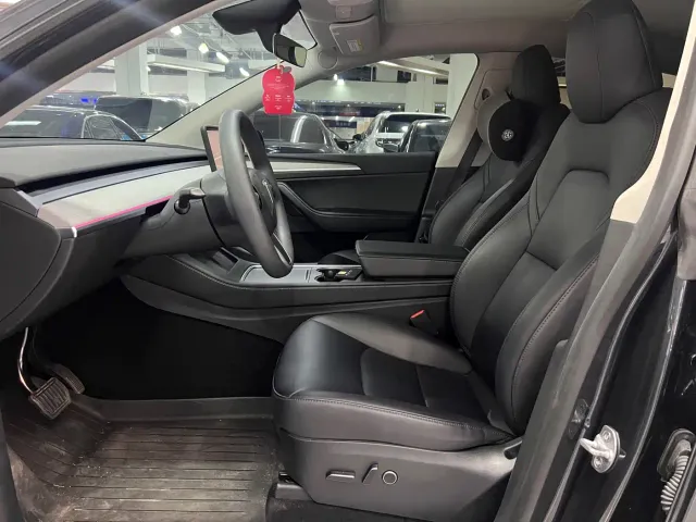Tesla Model Y — Фото автомобиля 9