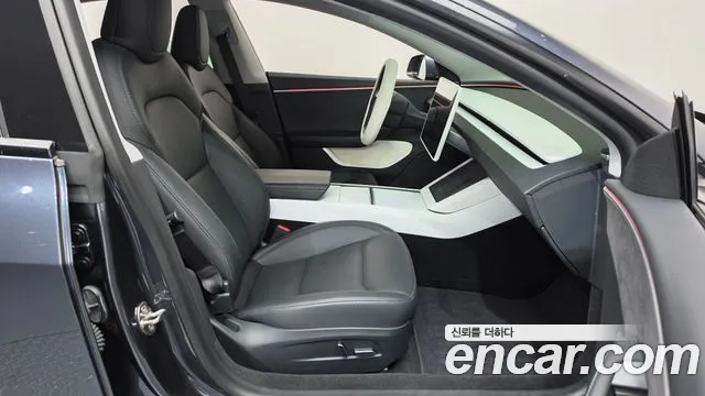 Tesla Model 3 — Фото автомобиля 11