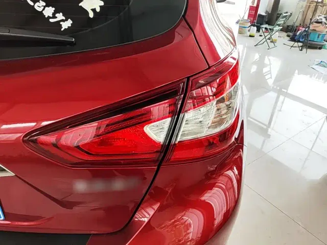 Nissan Tiida — Фото автомобиля 7