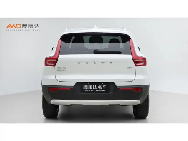 Volvo XC40 — Фото автомобиля 4