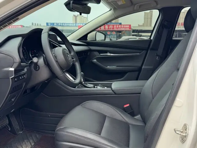 Mazda Axela — Фото автомобиля 4