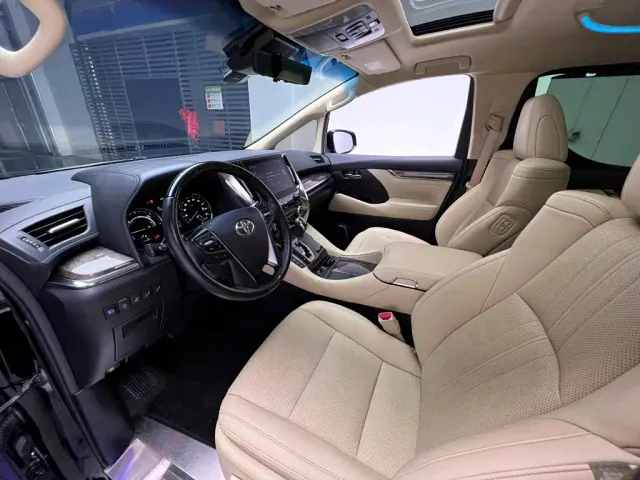 Toyota Vellfire — Фото автомобиля 3