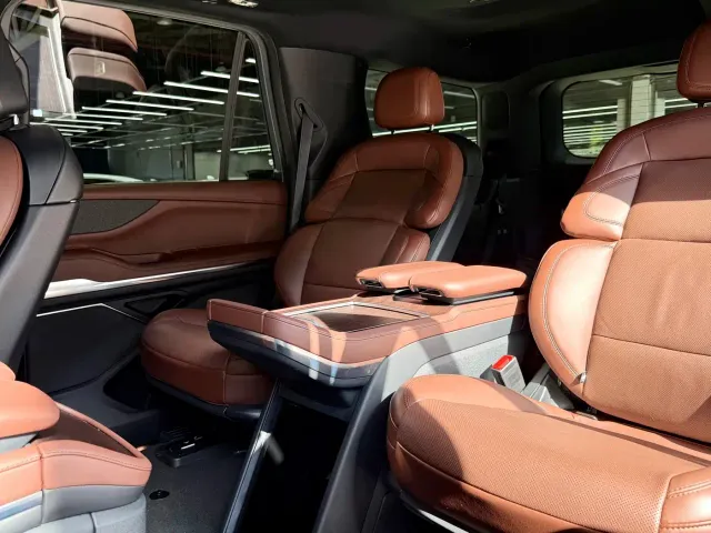 Lincoln Navigator — Фото автомобиля 25