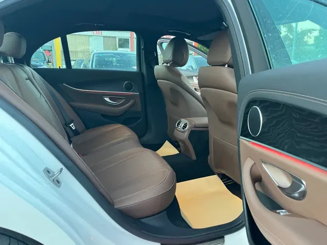Mercedes-Benz E-Class — Фото автомобиля 10
