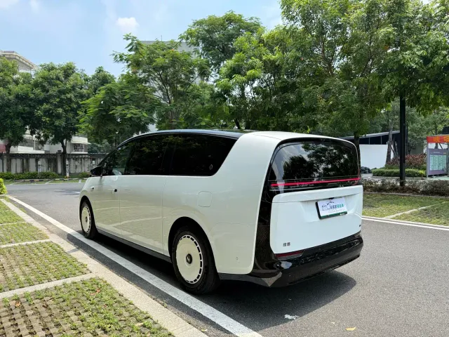 Li Auto MEGA — Фото автомобиля 8