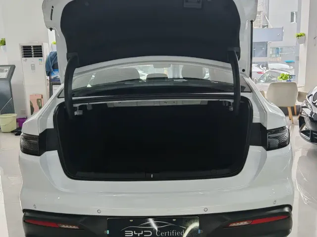 BYD Seal 05 DM-i — Фото автомобиля 12