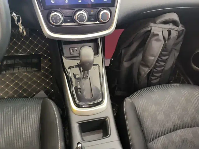 Nissan Tiida — Фото автомобиля 13