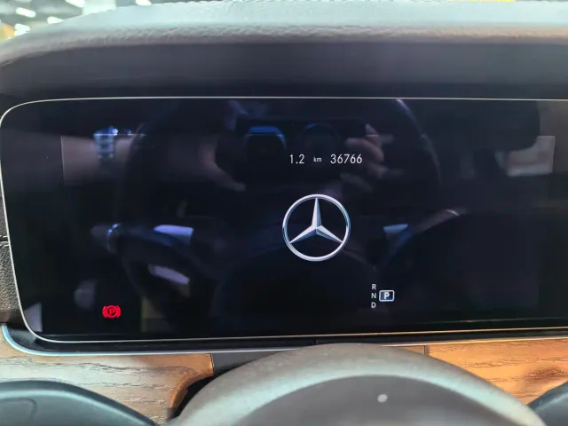 Mercedes-Benz E-Class — Фото автомобиля 5