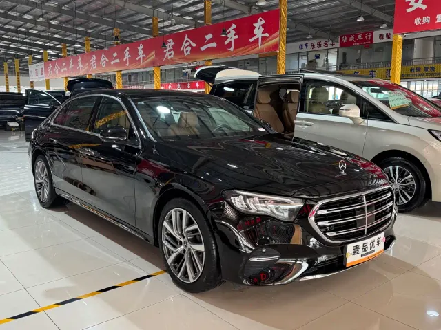 Mercedes-Benz E-Class — Фото автомобиля 3