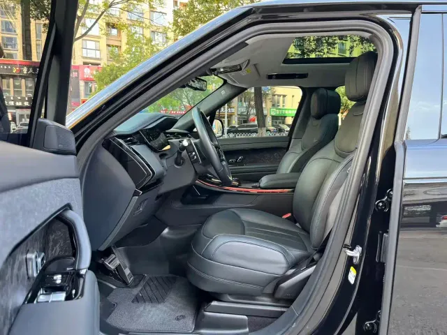 Land Rover Range Rover Sport — Фото автомобиля 4