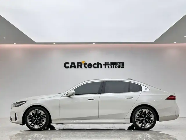 BMW 5 Series — Фото автомобиля 2