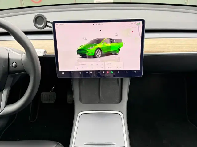 Tesla Model Y — Фото автомобиля 9