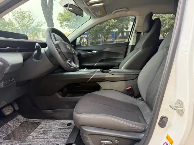 Changan Qiyuan A05 — Фото автомобиля 9