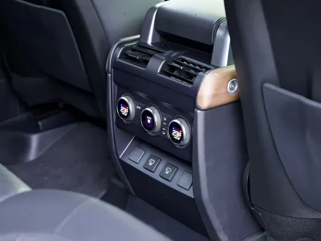 Land Rover Defender — Фото автомобиля 18