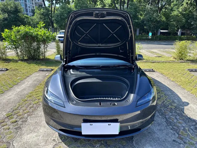 Tesla Model 3 — Фото автомобиля 7