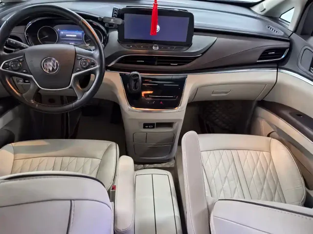 Buick GL8 — Фото автомобиля 12
