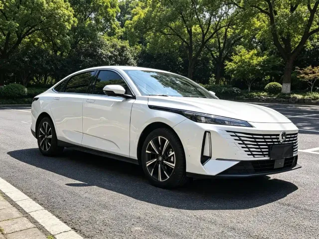 Changan Eado — Фото автомобиля 3