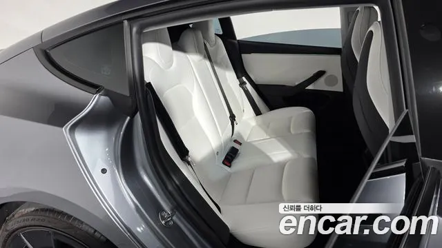 Tesla Model 3 — Фото автомобиля 16