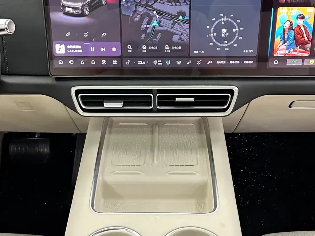 Li Auto L8 — Фото автомобиля 13
