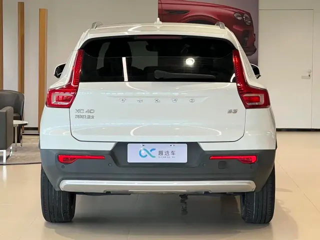 Volvo XC40 — Фото автомобиля 6