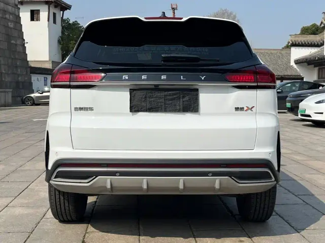Geely Boyue — Фото автомобиля 4